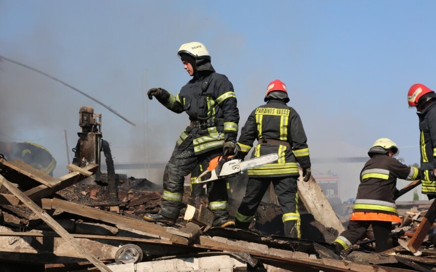 В Шилуте из-за взрыва в результате утечки газа рухнул дом