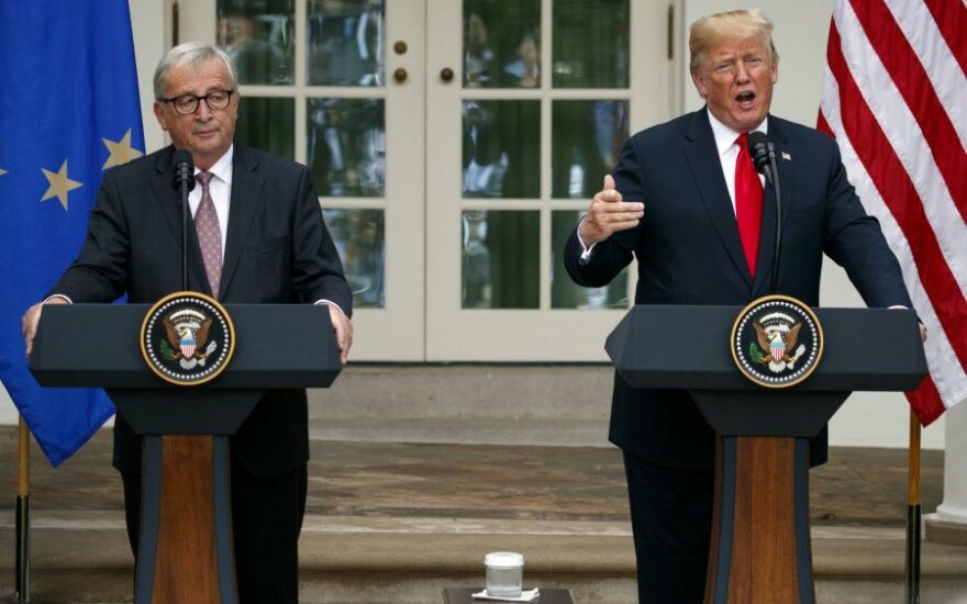 Junckeris ir Trumpas susitarė mažinti įtampą prekybos srityje