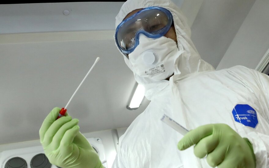 В Литву из Китая доставят 300 тысяч реагентов для анализа на коронавирус