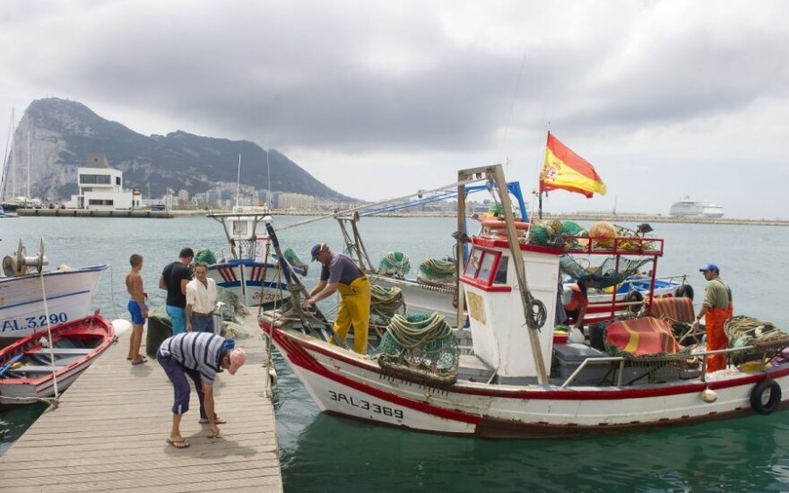 Испанские рыбаки провели акцию протеста у Гибралтара
