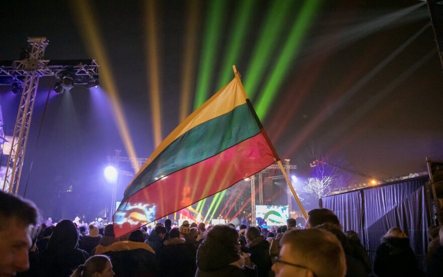 В День имени Литвы в цветах литовского флага предстанут вильнюсские мосты и Три креста