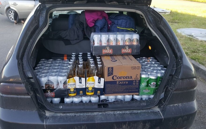 https://g1.dcdn.lt//images/pix/880x550/xxj-mnq9T1E/alkoholio-pirkimas-latvijoje-74900158.jpg