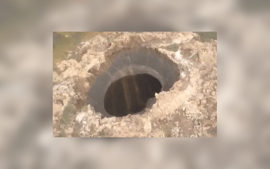 Оленеводы нашли еще один загадочный кратер на Ямале