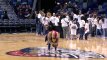 „Pelicans“ talismanas pataikė iš vidurio aikštės stovėdamas nugara į krepšį