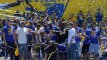 „Golden State Warriors“ gerbėjai savo dievukams surengė paradą