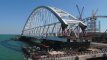 На мосту через Керченский пролив установили железнодоржную арку