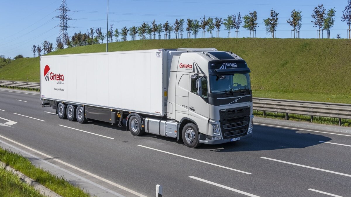 „Girteka Logistics“ perka 2 tūkst. naujų „Volvo“ vilkikų