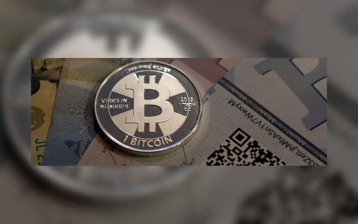 mėnulis bitcoin grynųjų pinigų maišytuvas monetų puodas)