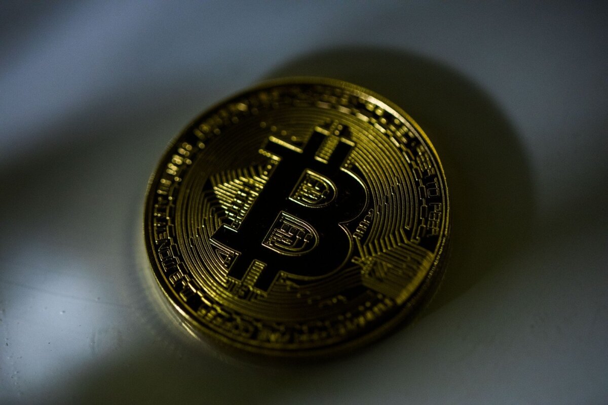 „Bitcoin“ nukrenta žemiau 50 000 USD, daugiausia dėmesio skiriant rinkos technikai