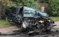 Automobilių kaktomušos kaltininkas paspruko palikęs sumaitotą „Saab“