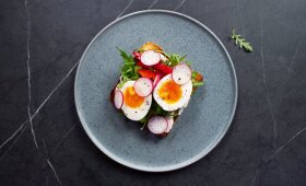 Sumuštinis su kiaušiniu ir paprika – sotūs ir gardūs pusryčiai
