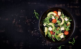 Alyvuogių ir avokado salotos – pasiilgusiems lengvumo