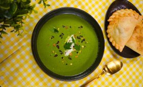 Smidrų sriuba su empanadomis – ir gaivu, ir sotu
