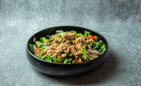 Salotos su tunu – puikiai tiks Kūčių stalui