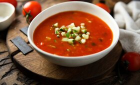 Gaspačio sriuba su agurkais – pravers viena gudrybė, kaip karštą dieną patiekalą padaryti dar gaivesniu