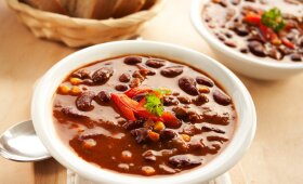Pupelių sriuba su mėsa – labai soti