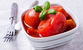 Pomidorai savo sultyse – žiemą negalėsite atsidžiaugti vasarišku skoniu ir aromatu