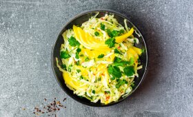 Mangų ir kopūstų salotos – tikras vitaminų kokteilis!