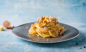 Makaronai su carbonara padažu – itališkos virtuvės pažiba, kuriai nėra abejingų
