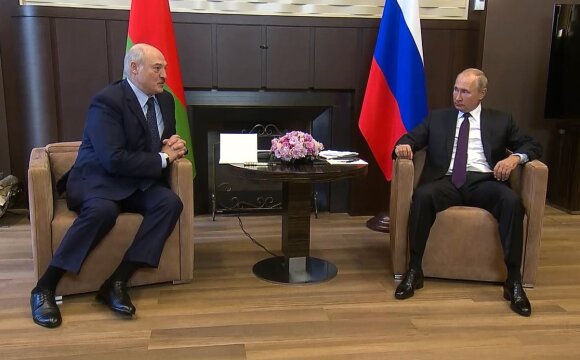 Baltarusijos prezidentas Aleksandras Lukašenka ir Rusijos prezidentas Vladimiras Putinas per susitikimą Bocharovo Ruchei rezidencijoje