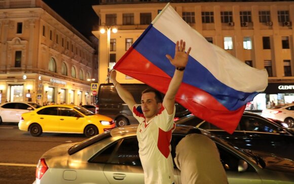 Maskvos centre sirgaliai po Rusijos pergalės prieš Egiptą surengė šventę