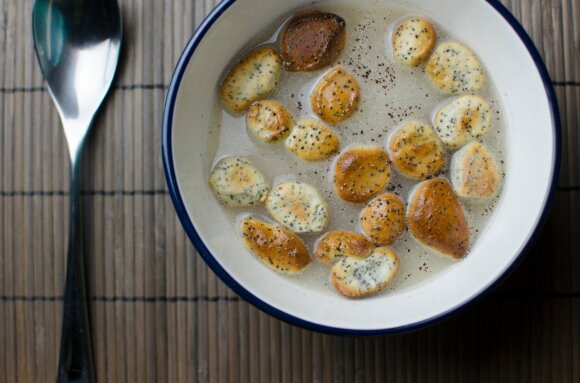 Poppy milk with meatballs