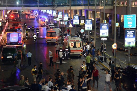 Литовец стал свидетелем теракта в аэропорту Стамбула: люди падали под сиденья