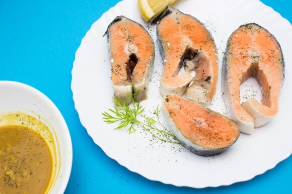 Salmon fillets with mustard and honey