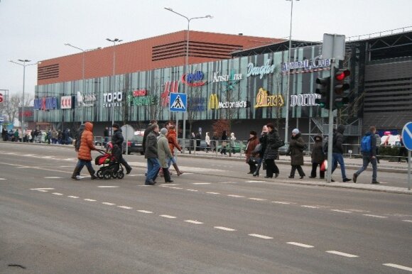 Two shopping malls in Šiauliai were evacuated, 