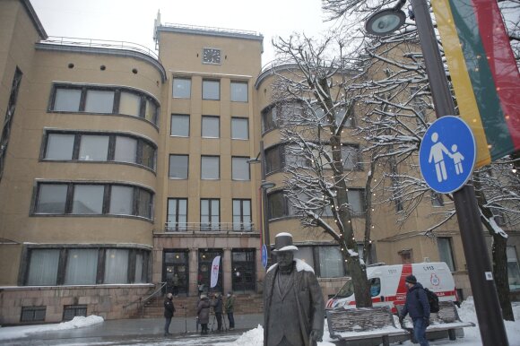 First doctors get vaccinated at Kaunas central post office