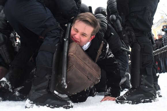 Protests aimed at supporting Alexei Navalna are taking place in several Russian cities