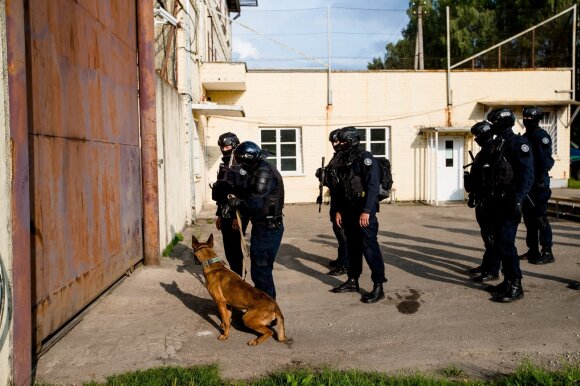 Riots in Pravieniškės again: some were looking for fugitive prisoners, others - besieging those intoxicated by alcohol