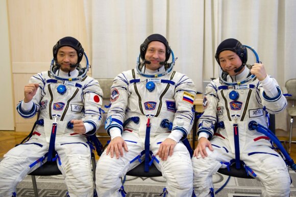 Yusaku Maezawa ir jo asistentas Yozo Hirano orbitinėje stotyje išbus 12 dienų. Turistus nuskraidins Rusijos kosmonautas Aleksandras Misurkina. Mokslas