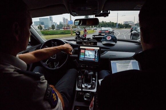 Į gatves išriedėjo net 6 nežymėti policijos automobiliai: vijosi ir 180 km/val.