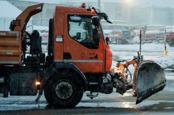 Rules to help drivers survive an unprecedented snowfall