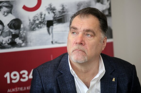 Geriausią mobilųjį ryšį ant žemės turėsime maždaug vidutinio žmogaus ūgio aukštyje – nuo 1,5 iki 2 metrų. Tad Arvydas Sabonis ar bet kuris kitas aukštaūgis žmogus su telefonu prie ausies jau yra už optimalaus ryšio ribų.