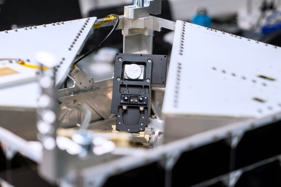 NanoAvionics palydovas įamžino asmenukę ir parodė, kaip pasaulis atrodo iš kosmoso. NanoAvionics nuotr.