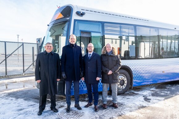 Vilniaus oro uosto keleivius veža lietuviškas elektrinis autobusas 