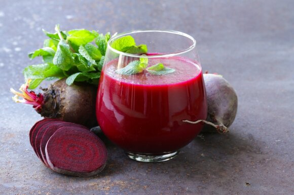 The nutritionist answered whether juice can ruin the diet: she advised when it is useful to drink it and when to stop.