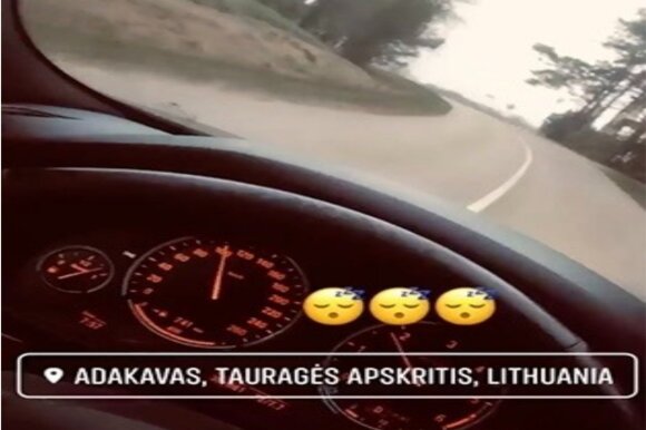 It's a painful lesson for a BMW driver who wants to show his speed at lightning speed.