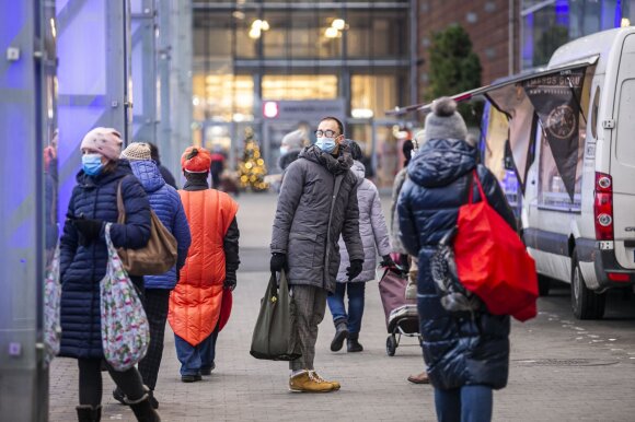 Shoppers line up at stores, there's nowhere to park their cars - they build and drive