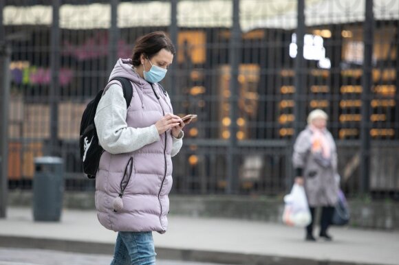 The survey showed how often Lithuanians change disposable masks