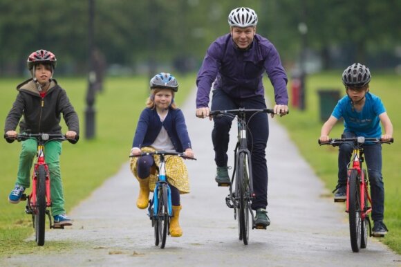 Experts advise how to teach children to ride a bike: where to start and what mistakes not to make?