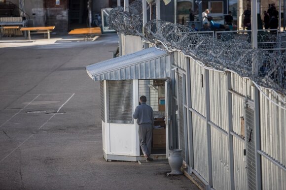 After the drinks of the prisoners in Vilnius, even 9 times in search of a convicted repeat offender - ran over the fence