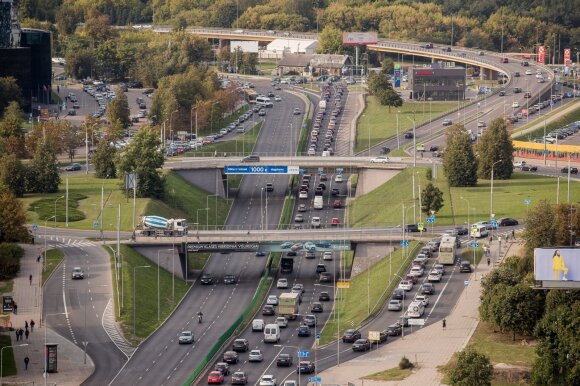 Sieks sumažinti spūstis: Lietuvos didmiesčiuose diegia išmanias transporto sistemas