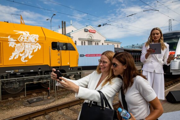 „Lietuvos geležinkeliai“ keičia įvaizdį: kitaip trumpins pavadinimą