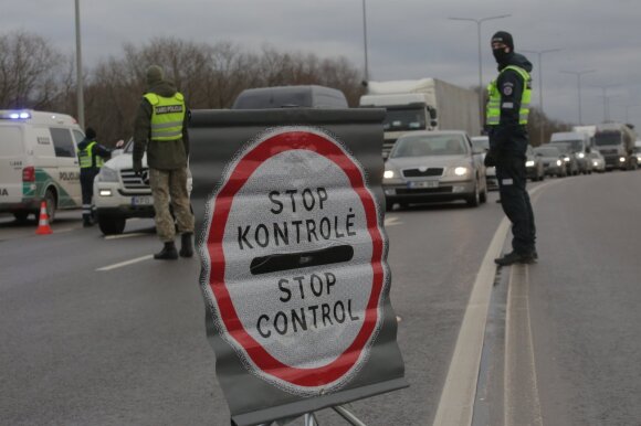 Police control those leaving Kaunas