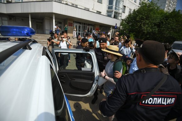 Maskvos policija sulaikė naujo protesto prieš žurnalisto I. Golunovo areštą dalyvių