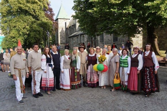 Зенонас Мачюлайтис и представители литовской общины Ругаланна