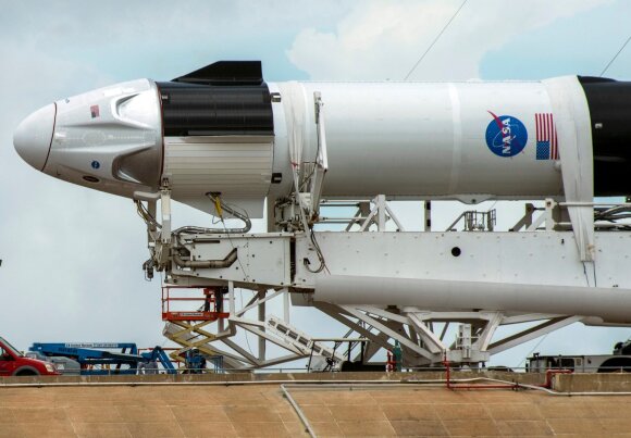 SpaceX prepares for a historic flight